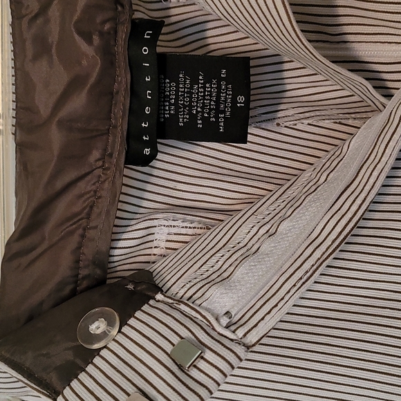 Brown/ White PinStripe Bermuda Shorts. Relaxed fit. Size 18. - Picture 3 of 7